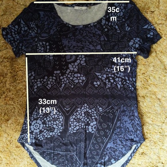 4/$20 | Dex Blue T-Shirt with asymmetric hem - Picture 2 of 6